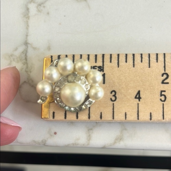 Elegant Pearl and Silver vintage  Earrings - Picture 2 of 7